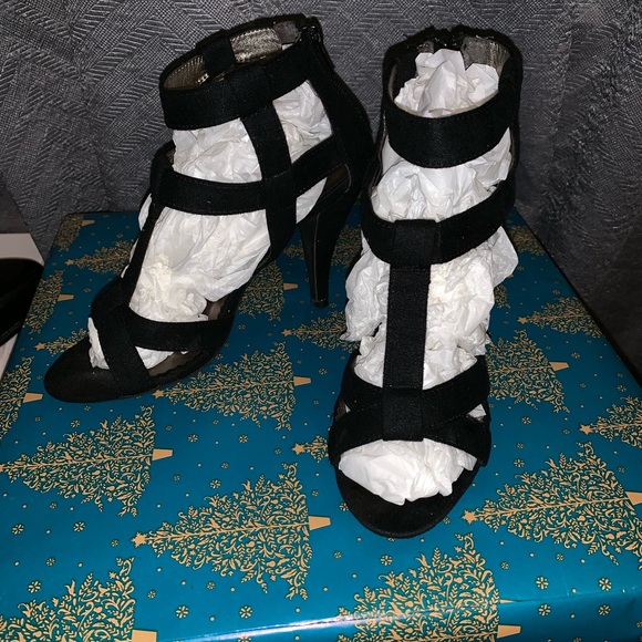 Strappy heels - Picture 4 of 7